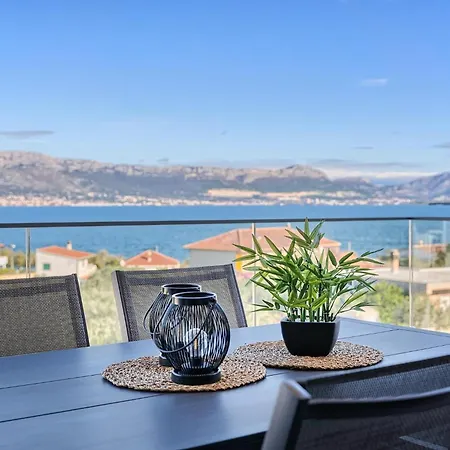 Theresia's - Sea-view And Pool شقة سلاتين