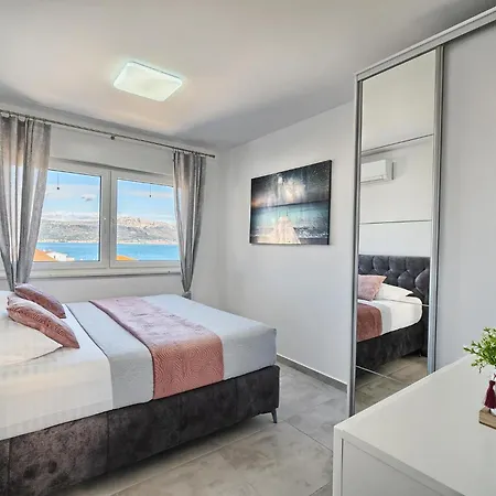 شقة Theresia's - Sea-view And Pool سلاتين