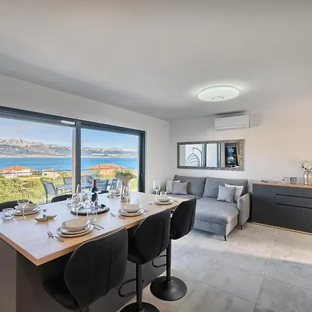 Theresia's - Sea-view And Pool شقة سلاتين
