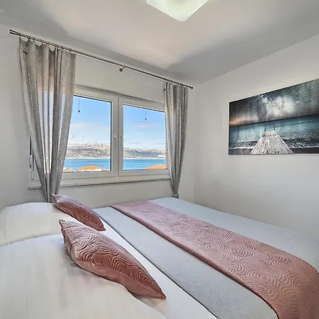 Theresia's - Sea-view And Pool *