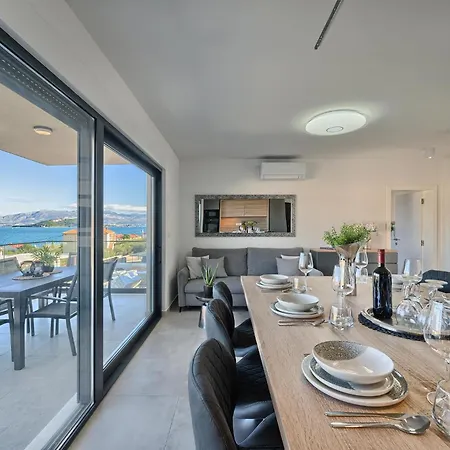 Theresia's - Sea-view And Pool * سلاتين